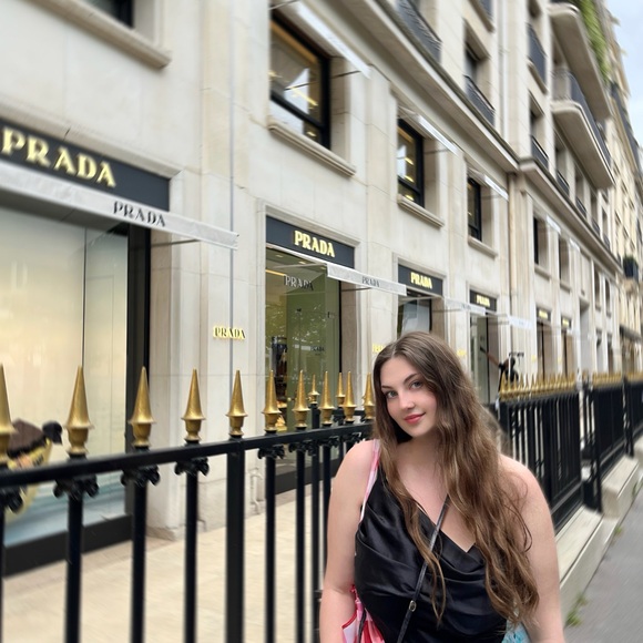 Meet your Posher, Amber! (Priceless 🙃) - Picture 1 of 1